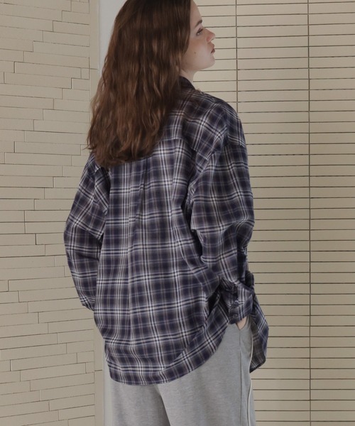 Mili affinity(ミリアフィニティー)の「オーバーサイズシアーチェックシャツ(シャツ/ブラウス・レディース・ネイビー/ライトブルー/ブラック・FREE)」の18枚目の写真