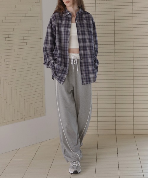 Mili affinity(ミリアフィニティー)の「オーバーサイズシアーチェックシャツ(シャツ/ブラウス・レディース・ネイビー/ライトブルー/ブラック・FREE)」の19枚目の写真