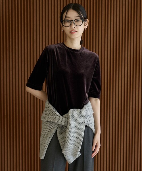 UNFILO（アンフィーロ）の「ストレッチ ベロアTシャツ（Tシャツ/カットソー・レディース・アイボリー系/ダルブルー系/ダークブラウン系・X-LARGE）」の2枚目の写真