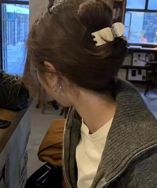 Port(ポート)の「【 Port / ポート 】 カーブ ミニ ヘアクリップ #(バレッタ/ヘアクリップ・レディース・レッド/ホワイト/マルチ/ベージュ/ブラウン/ワインレッド/クリアブラウン/グリーン系その他/ブラック/ブラウン系その他・FREE)」の2枚目の写真