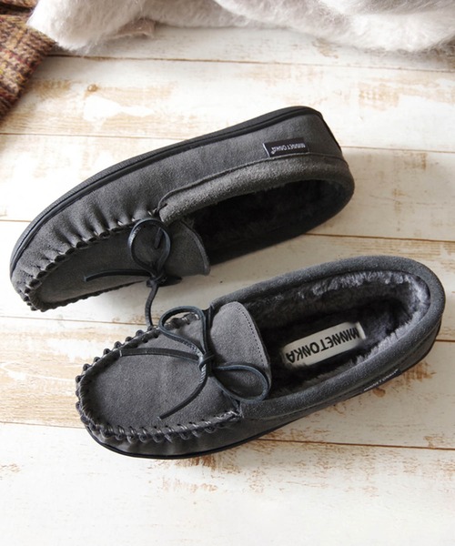Minnetonka（ミネトンカ）の「MINNETONKA（ミネトンカ） / 本革 スエード ボアモカシンシューズ CADENCE CLASSIC TRAPPER（モカシン/デッキシューズ・レディース・ブラック/チャコールグレー/ベージュ・6/7/8/9/5）」の2枚目の写真