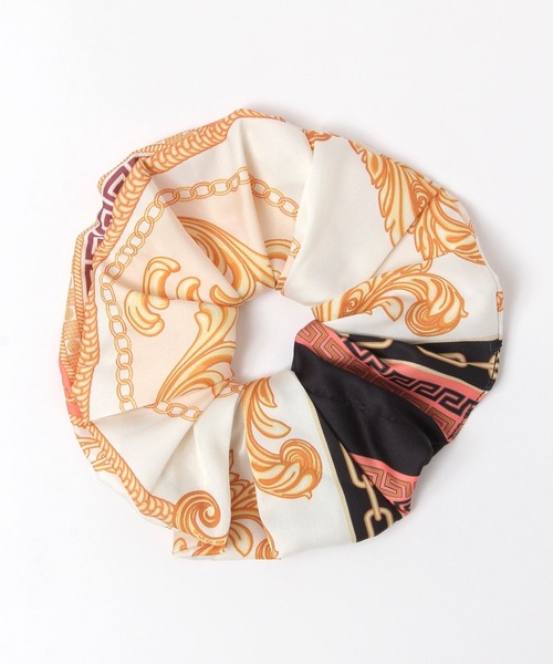 GLOBAL WORK（グローバルワーク）の「アソートスカーフ柄シュシュ/583544（シュシュ・レディース・オレンジ/ブラック/ベージュ/ホワイト系2/ホワイト×グリーン/ダークブラウン/ブルー系3・FREE）」の6枚目の写真
