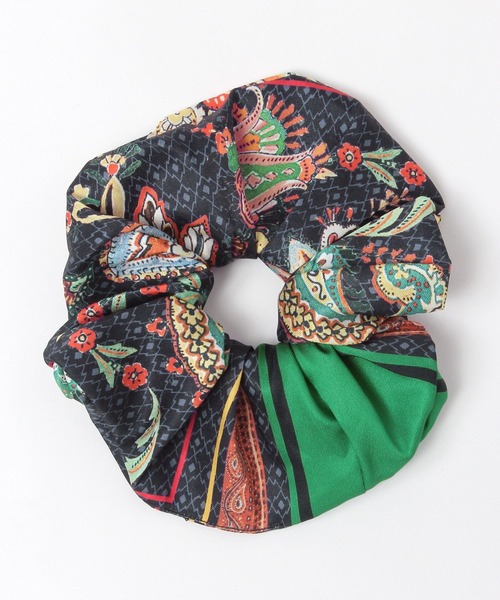 GLOBAL WORK（グローバルワーク）の「アソートスカーフ柄シュシュ/583544（シュシュ・レディース・オレンジ/ブラック/ベージュ/ホワイト系2/ホワイト×グリーン/ダークブラウン/ブルー系3・FREE）」の4枚目の写真