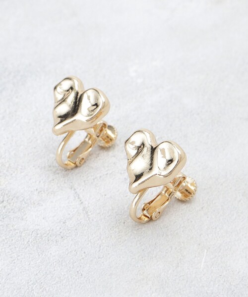 OPAQUE.CLIP（オペークドットクリップ）の「ニュアンスハートメタルイヤリング（イヤリング・レディース・シルバー/ゴールド・00）」の2枚目の写真