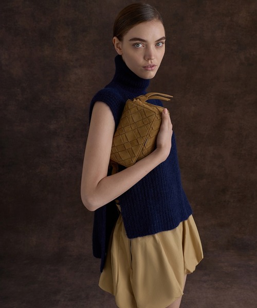 CHARLES & KEITH(チャールズ & キース)の「Ivette イヴェット スエードウーブンクロスボディバッグ(ショルダーバッグ・レディース・サンドベージュ/ピンク・S)」の15枚目の写真