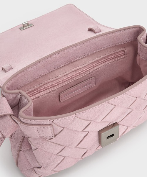 CHARLES & KEITH(チャールズ & キース)の「Ivette イヴェット スエードウーブンクロスボディバッグ(ショルダーバッグ・レディース・サンドベージュ/ピンク・S)」の7枚目の写真
