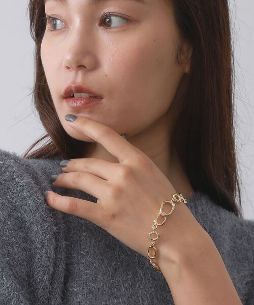 OPAQUE.CLIP(オペークドットクリップ)の「変型チェーンブレスレット(ブレスレット・レディース・ゴールド/シルバー・00)」の7枚目の写真