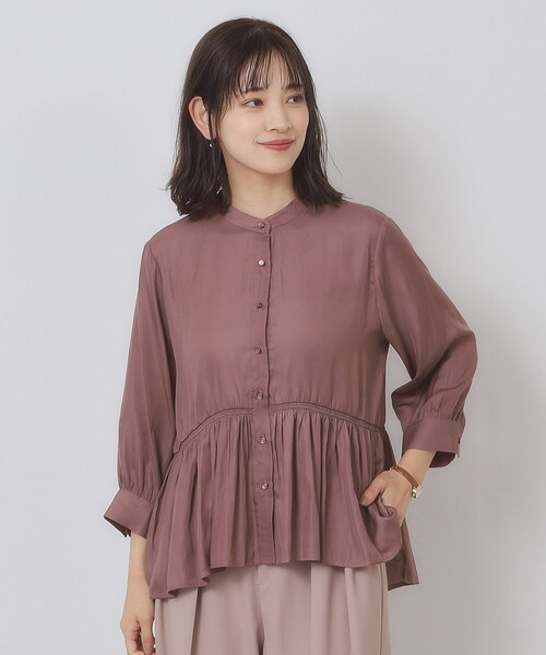 ITS'DEMO（イッツデモ）の「【手洗い可】サテンペプラムブラウス（シャツ/ブラウス・レディース・ナチュラル/ブラウン系/ブルー/ベビーピンク・00）」の2枚目の写真