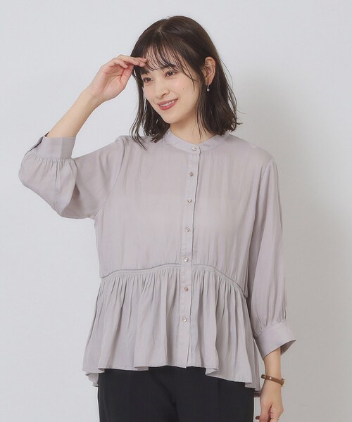 ITS'DEMO（イッツデモ）の「【手洗い可】サテンペプラムブラウス（シャツ/ブラウス・レディース・ナチュラル/ブラウン系/ブルー/ベビーピンク・00）」の3枚目の写真