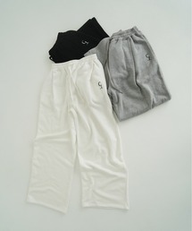 CLANE（クラネ）の「LOGO SWEAT TUCK WIDE PANTS（スウェットパンツ）」