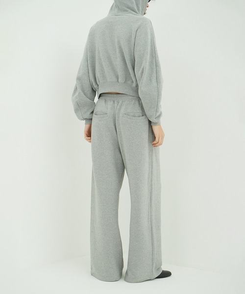 CLANE（クラネ）の「LOGO SWEAT TUCK WIDE PANTS（スウェットパンツ