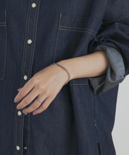 URBAN RESEARCH DOORS（アーバンリサーチドアーズ）の「ウェーブバングル（ブレスレット・レディース・シルバー/ゴールド・ONE）」の2枚目の写真