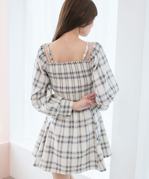 MAJESTIC LEGON(マジェスティックレゴン)の「チェーン付ビッグリボンミニワンピ(ワンピース・レディース・ホワイト系その他2/ベージュ系その他3/ブラック系その他・MEDIUM)」の12枚目の写真