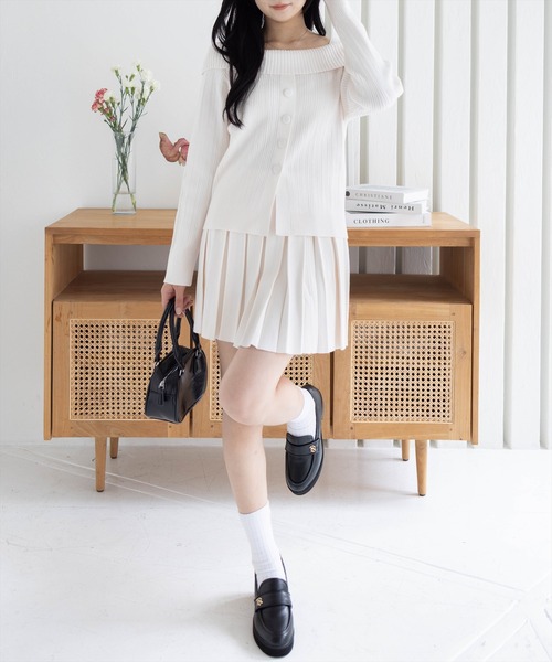 clear（クリア）の「オフショル風ボタンリブニットトップス［大人 カジュアル 着回し力抜群］≪AW新作≫（ニット/セーター・レディース・ボルドー/ブラック/アイボリー/ブラウン・F）」の5枚目の写真