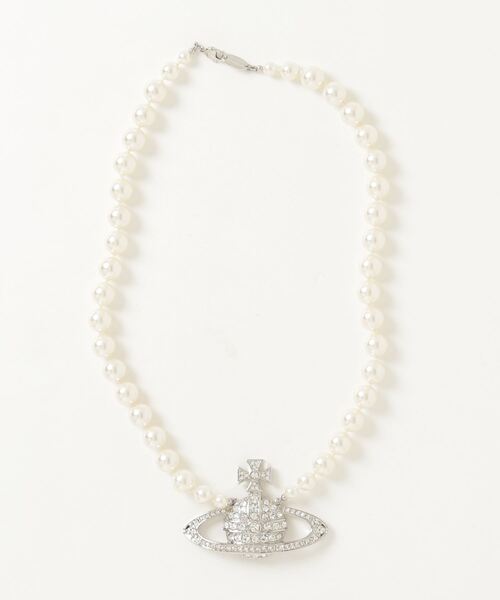 MAN. BAS RELIEF PEARL NECKLACE
