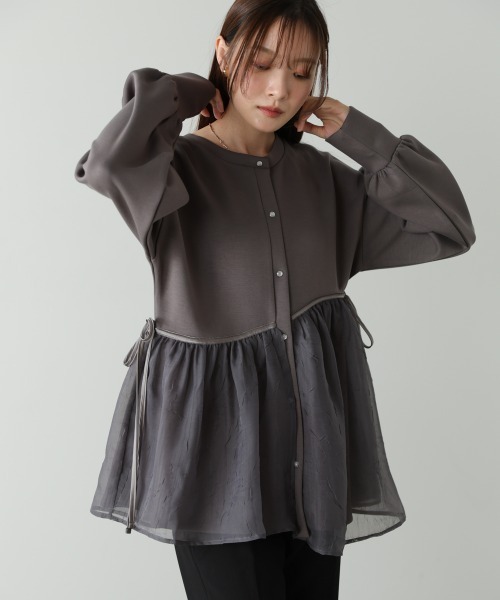 Bab（バブ）の「前後2WAYペプラムオーガンジーポンチトップス（Tシャツ/カットソー・レディース・アイボリー/グレイッシュベージュ/チャコールグレー/ベージュ・FREE）」の3枚目の写真