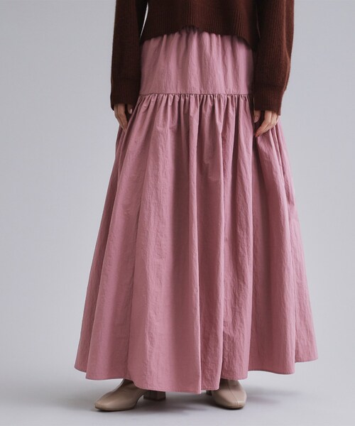 OPAQUE.CLIP(オペークドットクリップ)の「【es】ナイロンティアードマキシスカート【洗濯機OK】(スカート・レディース・ブラック/ベビーピンク・36/38)」の2枚目の写真