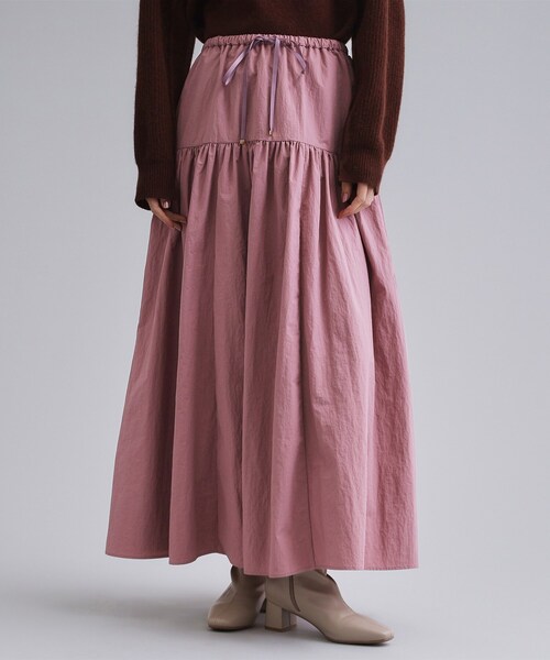 OPAQUE.CLIP(オペークドットクリップ)の「【es】ナイロンティアードマキシスカート【洗濯機OK】(スカート・レディース・ブラック/ベビーピンク・36/38)」の7枚目の写真