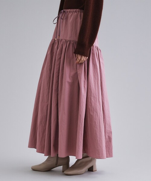 OPAQUE.CLIP(オペークドットクリップ)の「【es】ナイロンティアードマキシスカート【洗濯機OK】(スカート・レディース・ブラック/ベビーピンク・36/38)」の6枚目の写真