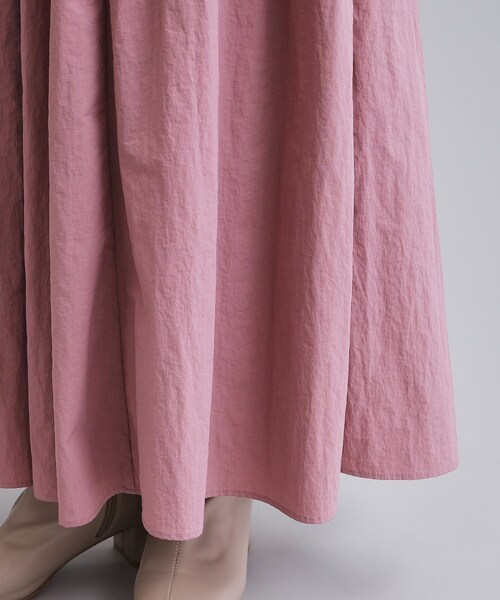 OPAQUE.CLIP(オペークドットクリップ)の「【es】ナイロンティアードマキシスカート【洗濯機OK】(スカート・レディース・ブラック/ベビーピンク・36/38)」の3枚目の写真