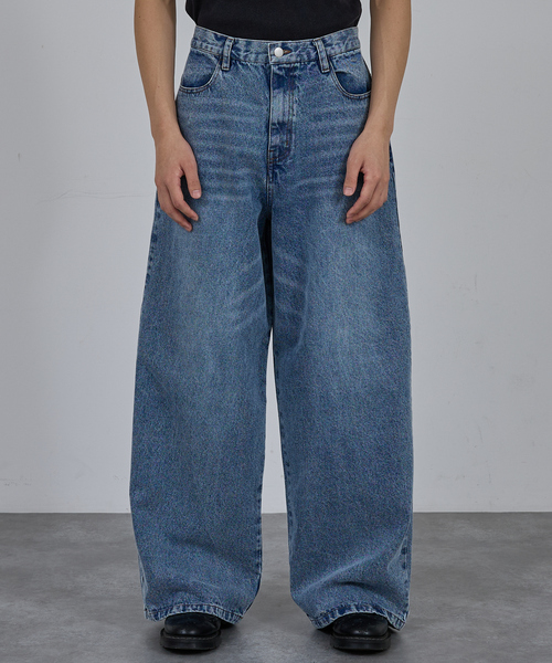 AH ABAHOUSE(エーエイチアバハウス)の「BLAST WIDE BAGGY DENIM PANTS / ブラスト ワイドバギー デニムパンツ(デニムパンツ・メンズ・ブラック/サックスブルー/ブルー・44/46/48/42)」の1枚目の写真