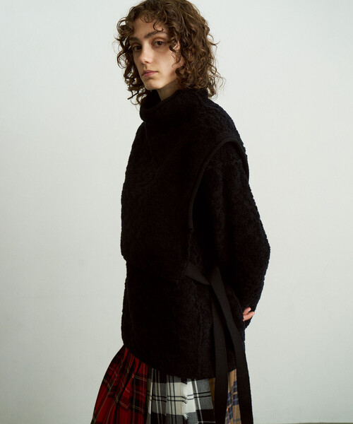 UNFIL(アンフィル)の「UNFIL | ランダムウール ハイネックニットベスト WOMEN(ベスト・レディース・ブラック/オフホワイト・1)」の5枚目の写真