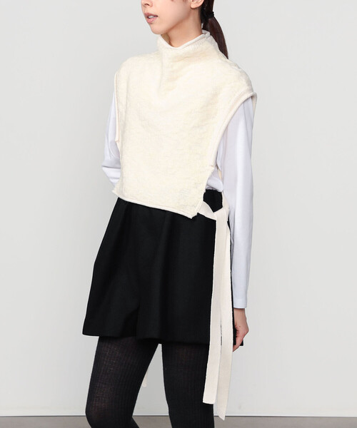 UNFIL(アンフィル)の「UNFIL | ランダムウール ハイネックニットベスト WOMEN(ベスト・レディース・ブラック/オフホワイト・1)」の2枚目の写真