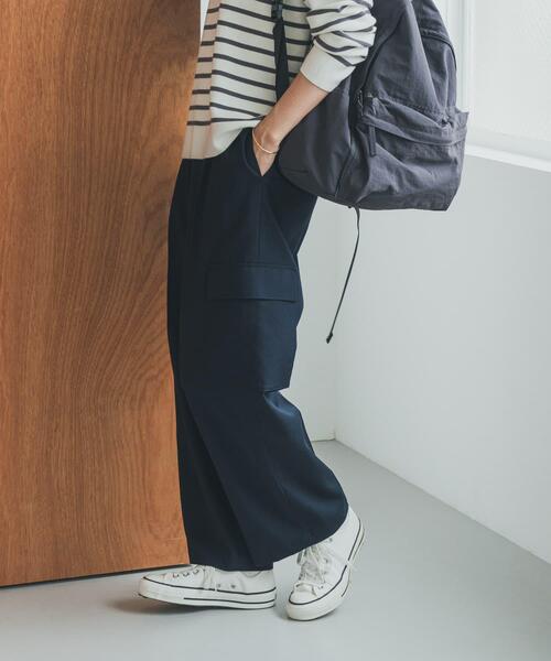 URBAN RESEARCH DOORS（アーバンリサーチドアーズ）の「センタープレスカーゴパンツ（その他パンツ・レディース・ベージュ/ネイビー・SMALL/MEDIUM）」の11枚目の写真