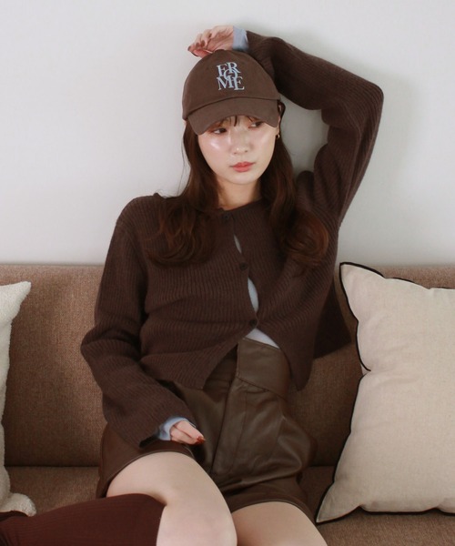 Reurie'（レウリィ）の「フロントカットアウトニットカーディガン/ 長袖 クルーネック クリスマス 赤ニット 肌見せ シンプル カジュアル モード フェミニン プルオーバー（ニット/セーター・レディース・ブラック/レッド/ブラウン・FREE）」の2枚目の写真