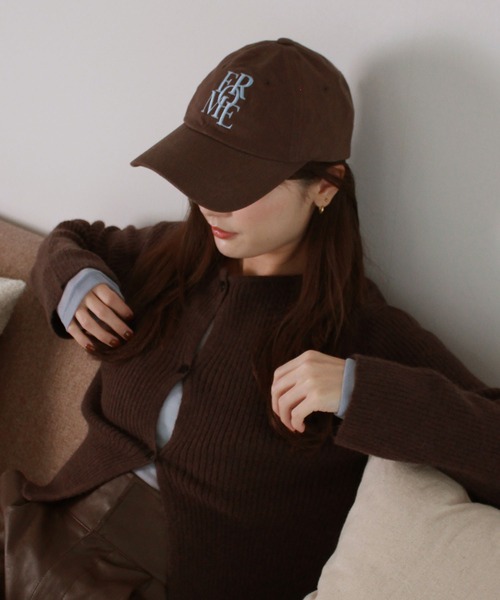 Reurie'（レウリィ）の「フロントカットアウトニットカーディガン/ 長袖 クルーネック クリスマス 赤ニット 肌見せ シンプル カジュアル モード フェミニン プルオーバー（ニット/セーター・レディース・ブラック/レッド/ブラウン・FREE）」の4枚目の写真