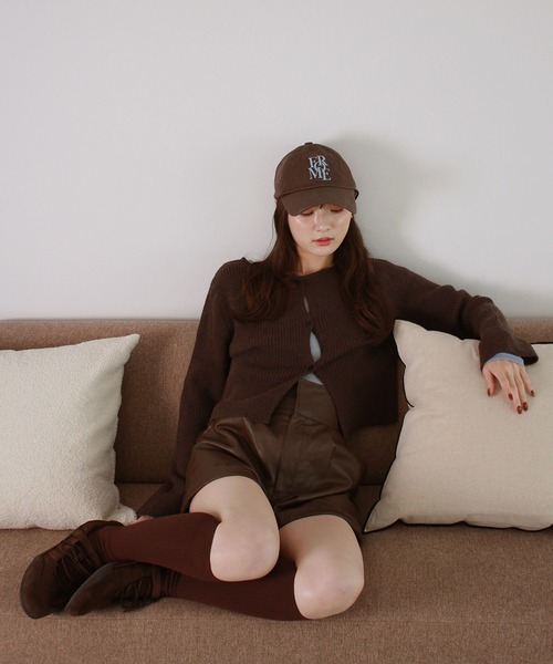 Reurie'（レウリィ）の「フロントカットアウトニットカーディガン/ 長袖 クルーネック クリスマス 赤ニット 肌見せ シンプル カジュアル モード フェミニン プルオーバー（ニット/セーター・レディース・ブラック/レッド/ブラウン・FREE）」の5枚目の写真