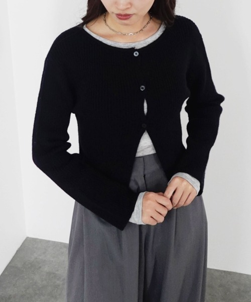 Reurie'（レウリィ）の「フロントカットアウトニットカーディガン/ 長袖 クルーネック クリスマス 赤ニット 肌見せ シンプル カジュアル モード フェミニン プルオーバー（ニット/セーター・レディース・ブラック/レッド/ブラウン・FREE）」の8枚目の写真