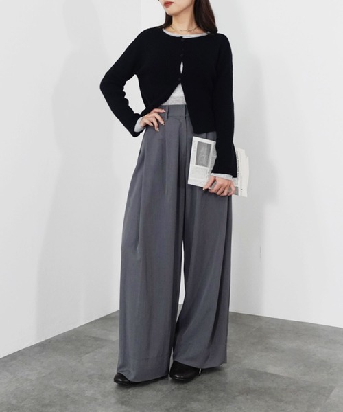 Reurie'（レウリィ）の「フロントカットアウトニットカーディガン/ 長袖 クルーネック クリスマス 赤ニット 肌見せ シンプル カジュアル モード フェミニン プルオーバー（ニット/セーター・レディース・ブラック/レッド/ブラウン・FREE）」の9枚目の写真