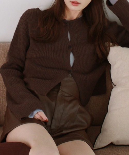 Reurie'（レウリィ）の「フロントカットアウトニットカーディガン/ 長袖 クルーネック クリスマス 赤ニット 肌見せ シンプル カジュアル モード フェミニン プルオーバー（ニット/セーター・レディース・ブラック/レッド/ブラウン・FREE）」の15枚目の写真