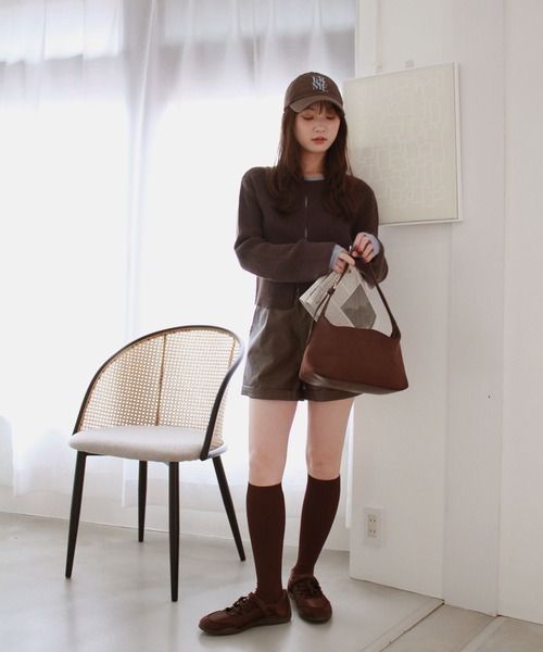 Reurie'（レウリィ）の「フロントカットアウトニットカーディガン/ 長袖 クルーネック クリスマス 赤ニット 肌見せ シンプル カジュアル モード フェミニン プルオーバー（ニット/セーター・レディース・ブラック/レッド/ブラウン・FREE）」の16枚目の写真