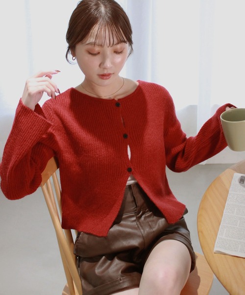 Reurie'（レウリィ）の「フロントカットアウトニットカーディガン/ 長袖 クルーネック クリスマス 赤ニット 肌見せ シンプル カジュアル モード フェミニン プルオーバー（ニット/セーター・レディース・ブラック/レッド/ブラウン・FREE）」の18枚目の写真
