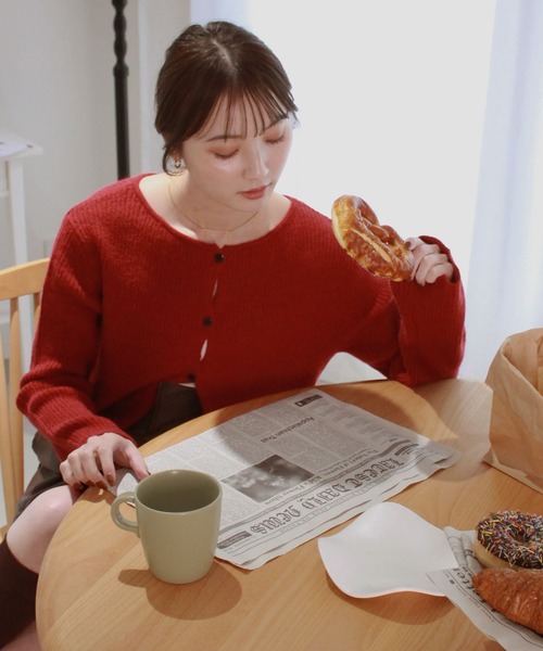 Reurie'（レウリィ）の「フロントカットアウトニットカーディガン/ 長袖 クルーネック クリスマス 赤ニット 肌見せ シンプル カジュアル モード フェミニン プルオーバー（ニット/セーター・レディース・ブラック/レッド/ブラウン・FREE）」の19枚目の写真