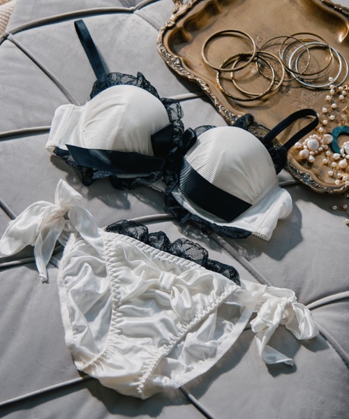 セクシーハーフブラジャー＆ショーツセット（ブラ&ショーツ