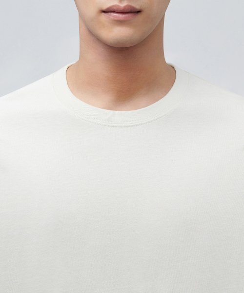 MUSINSA STANDARD（ムシンサスタンダード）の「クルーネック長袖Tシャツ [ダスティクリーム]（Tシャツ/カットソー・メンズ・その他・MEDIUM/LARGE/X-LARGE/XX-LARGE/XXX-LARGE/SMALL）」の3枚目の写真