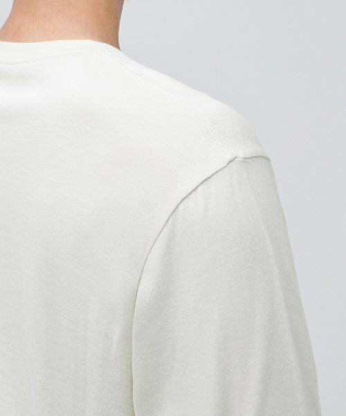 MUSINSA STANDARD（ムシンサスタンダード）の「クルーネック長袖Tシャツ [ダスティクリーム]（Tシャツ/カットソー・メンズ・その他・MEDIUM/LARGE/X-LARGE/XX-LARGE/XXX-LARGE/SMALL）」の5枚目の写真