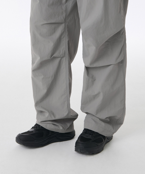 MUSINSA STANDARD（ムシンサスタンダード）の「ナイロンパラシュートパンツ [ライトグレー]（その他パンツ・メンズ・その他・34/32/30/26/40/38/42/36/28）」の9枚目の写真