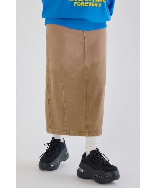 RODEO CROWNS WIDE BOWL（ロデオクラウンズワイドボウル）の「カーブデニムマキシスカート（デニムスカート・レディース・ブルー/ブラック/ブラウン・SMALL/MEDIUM）」の4枚目の写真