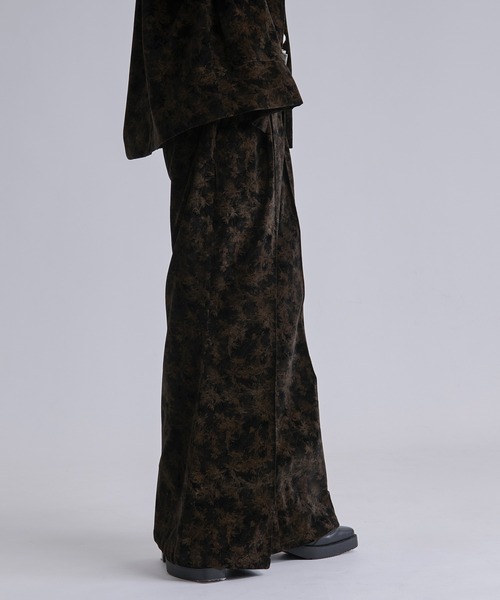 Ellno Loset(エルノロゼット)の「ベルベットフラワーフレアパンツ/SETUP対応(スラックス・メンズ・ブラック系/グレー系/ブラウン系・LARGE/MEDIUM/SMALL/X-SMALL)」の4枚目の写真