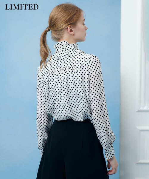 LOULOU WILLOUGHBY（ルルウィルビー）の「【LOULOU WILLOUGHBY】デシンドットフリルボウタイブラウス（シャツ/ブラウス・レディース・ライトベージュ/ブラック/オフホワイト・2）」の12枚目の写真