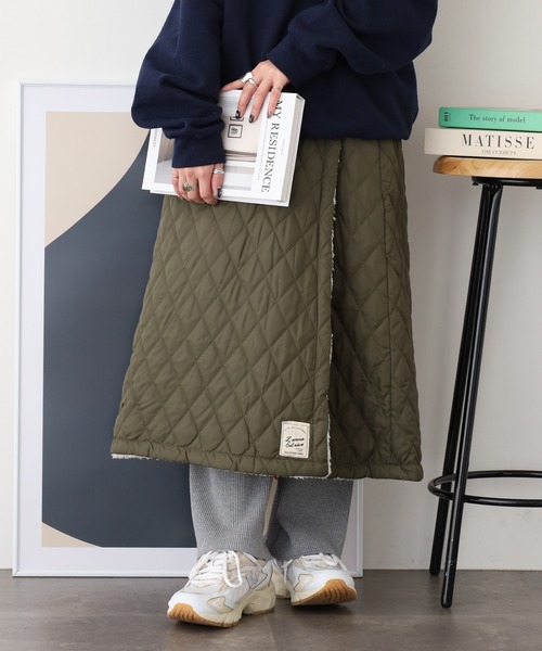 atONE(アットワン)の「2WAY 裏ボアキルト無地ロング巻きスカート(スカート・レディース・ネイビー/ブラウン/ピンク/ブラック/カーキ/グレー系その他・M-L)」の17枚目の写真