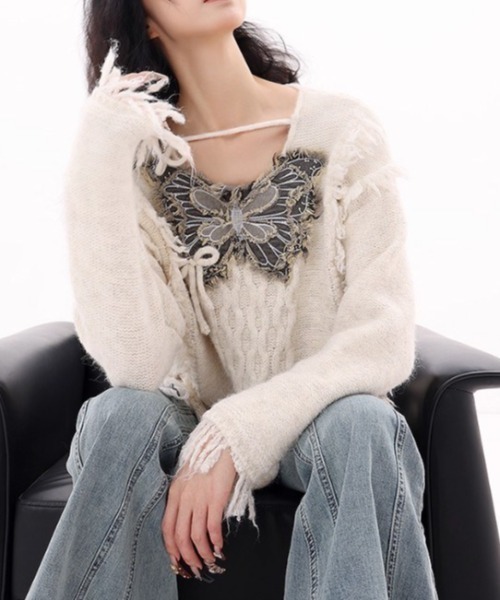 .KOM(ドットコム)の「A'GEM/9 × .kom 『.KOMZ/ドットケーオーエムゼット』 蝶デザインニット(ニット/セーター・レディース・グレー/アイボリー・FREE)」の4枚目の写真
