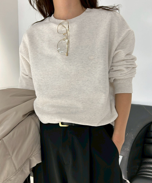 Champion(チャンピオン)の「Champion/チャンピオン SLOBE別注 クルーネックスウェット(スウェット・レディース・ボルドー/ブラック/アイボリー/グレー・FREE)」の2枚目の写真