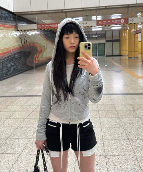 LCDC TM（エルシーディーシーティーエム）の「PRINTED HOODIE ZIP-UP (GREY)（パーカー・レディース・ライトグレー・SMALL/MEDIUM）」の8枚目の写真