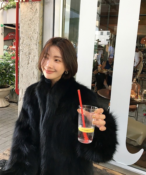 LAFFMO(ラフモ)の「スタンドカラーフェイクファーコート(その他アウター・レディース・ブラック/グレー/オフホワイト/ベージュ/ブラウン・F)」の10枚目の写真