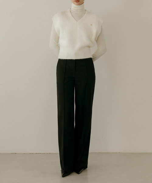 MAYVERU(メイバーユー)の「Cabo Pintuck Pants _ Black(スラックス・レディース・ブラック・SMALL/MEDIUM)」の2枚目の写真
